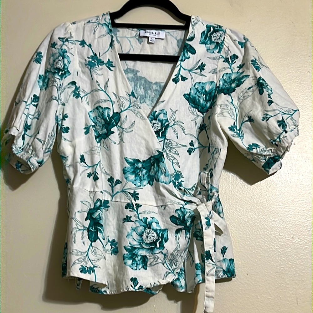 Gilli wrap floral top